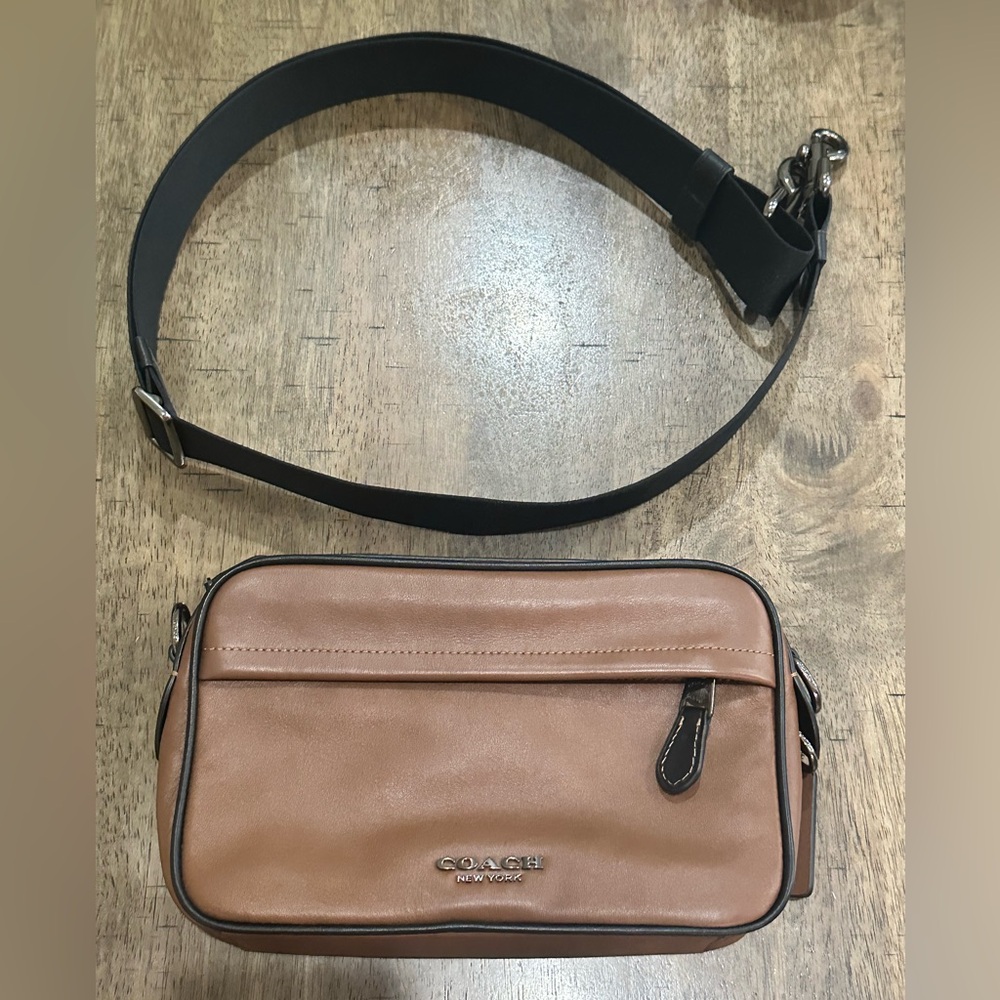 Coach Unisex Brown Camera Bag

Please check all pictures